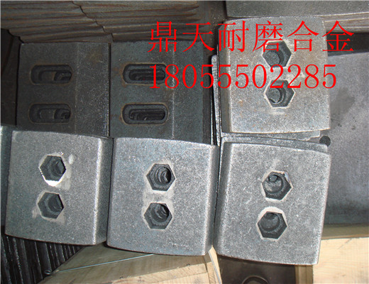 大量現貨出售北京加隆4000好質(zhì)量拌缸葉片、高鉻合金門(mén)襯板報價(jià)